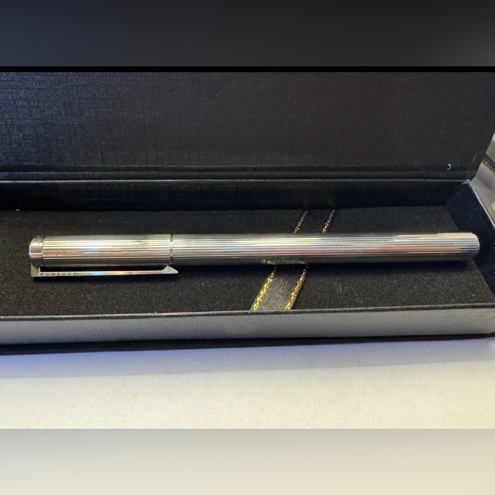 🚨SOLD🚨S.T. DUPONT Gatsby Fountain Pen-Silver Plated